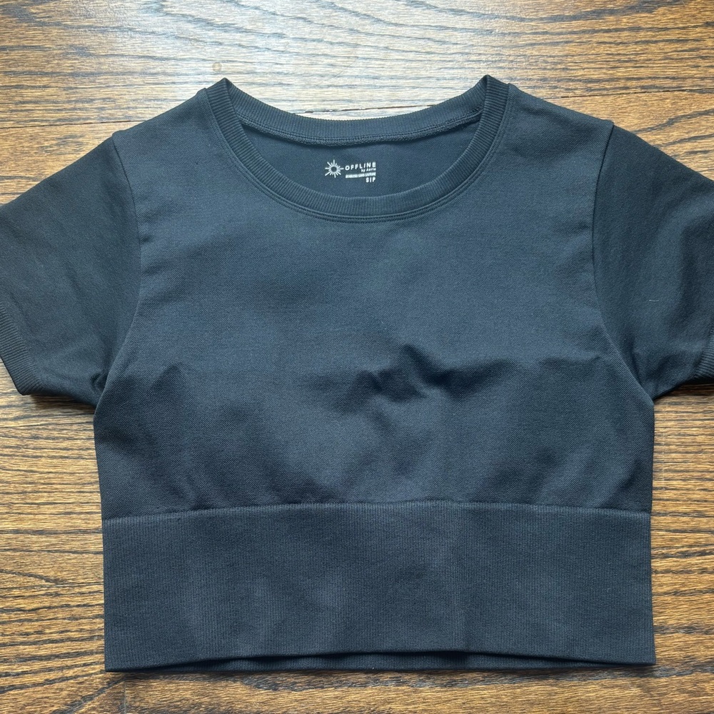 Offline by Aerie Sidewalk Seamless Cropped T-Shirt in black
